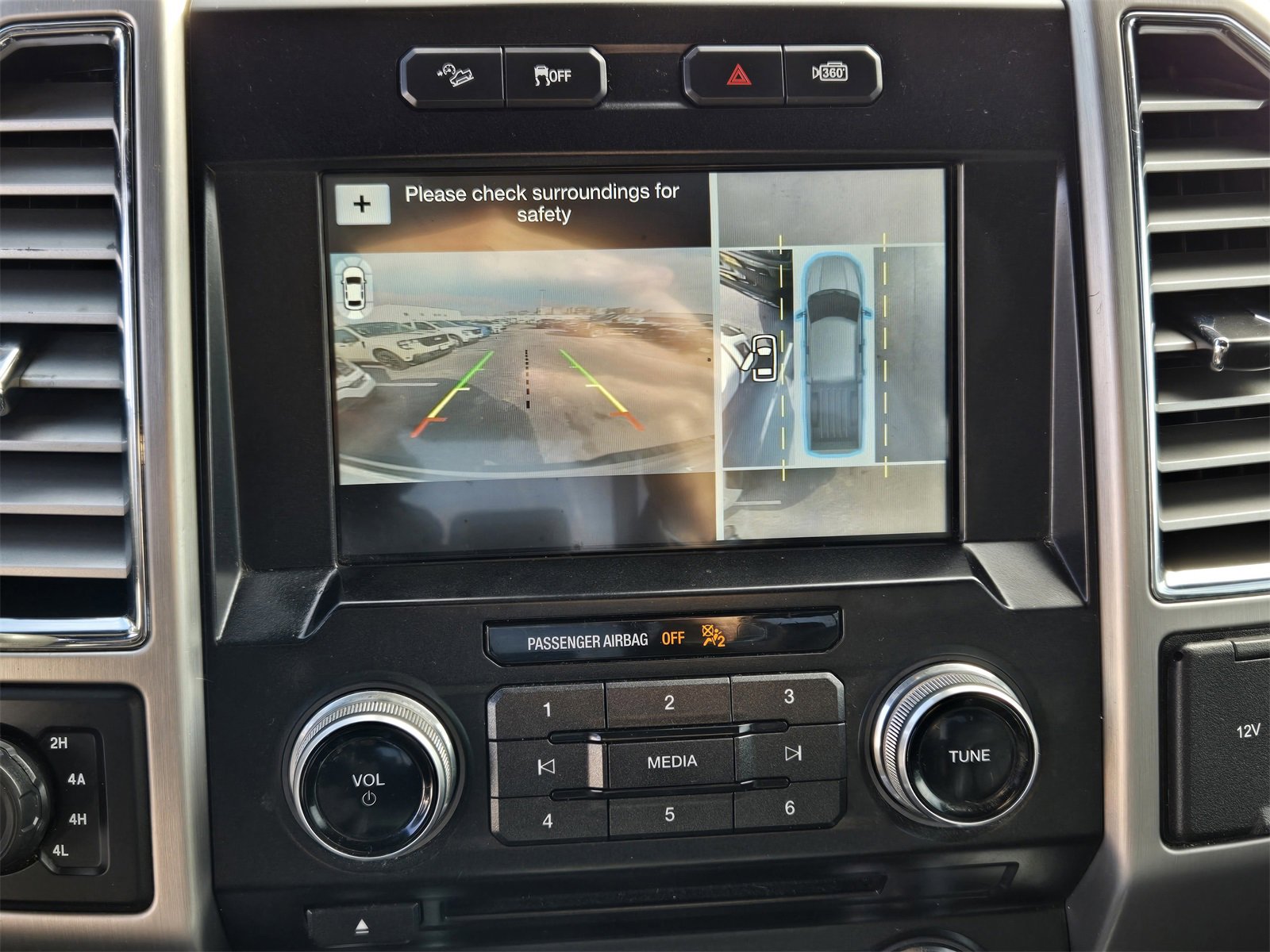 Used 2016 Ford F150 Platinum w/ Equipment Group 701A Luxury image 16