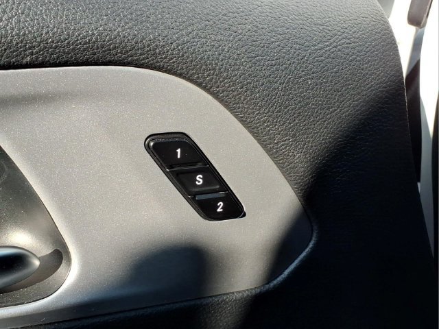 Used 2025 Chrysler Pacifica Limited FWD image 17