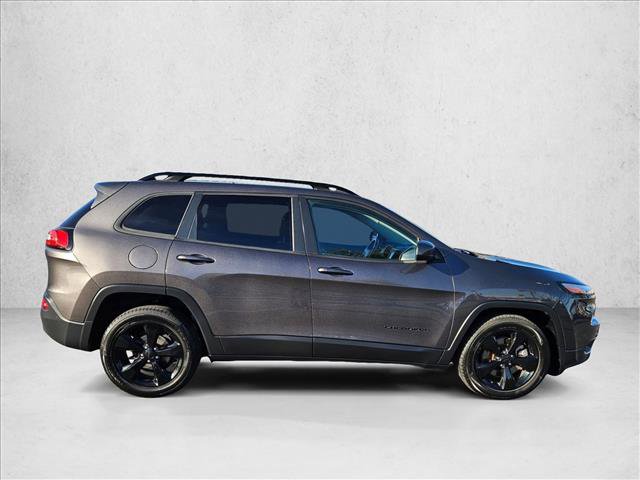 Used 2018 Jeep Cherokee Latitude w/ Altitude Package FWD video 4