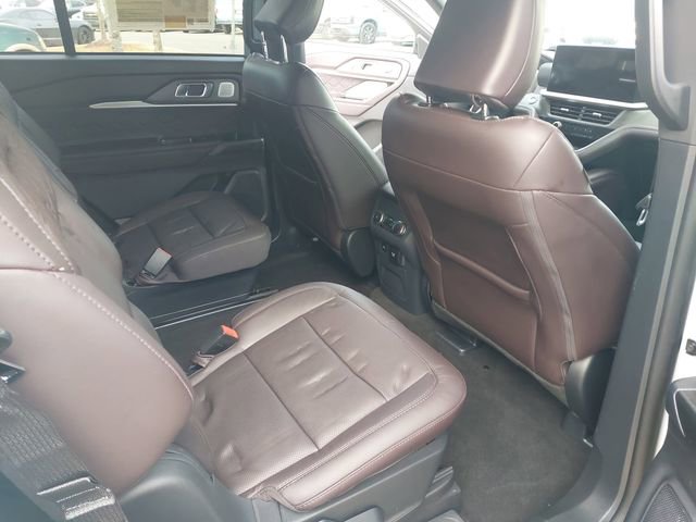 Certified 2025 Ford Explorer Platinum w/ Ultimate Package image 11
