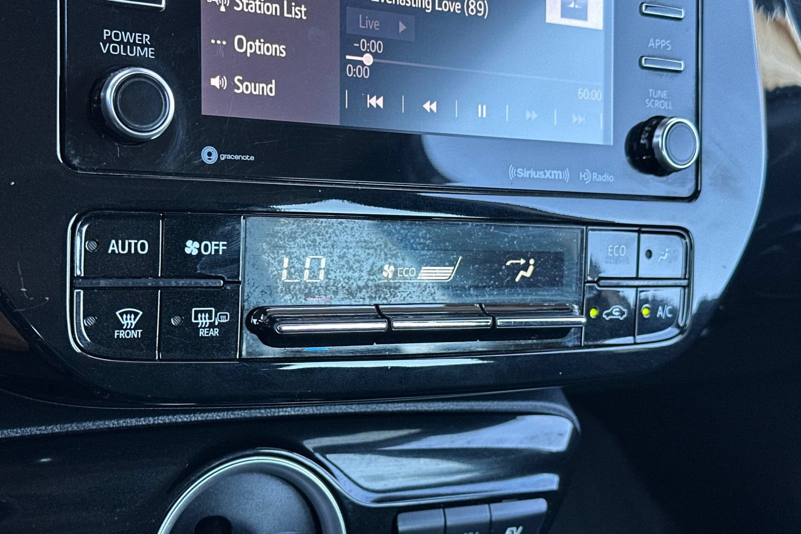 Used 2020 Toyota Prius Prime LE FWD image 19