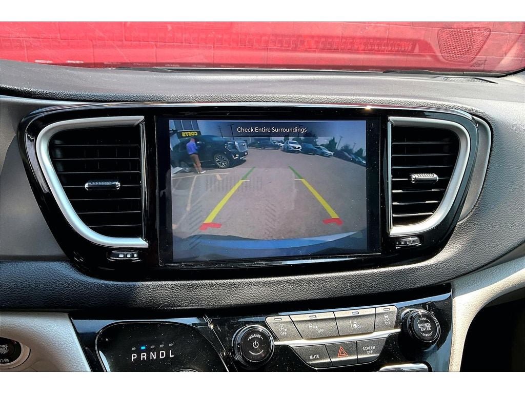 Used 2024 Chrysler Pacifica Touring-L FWD image 23