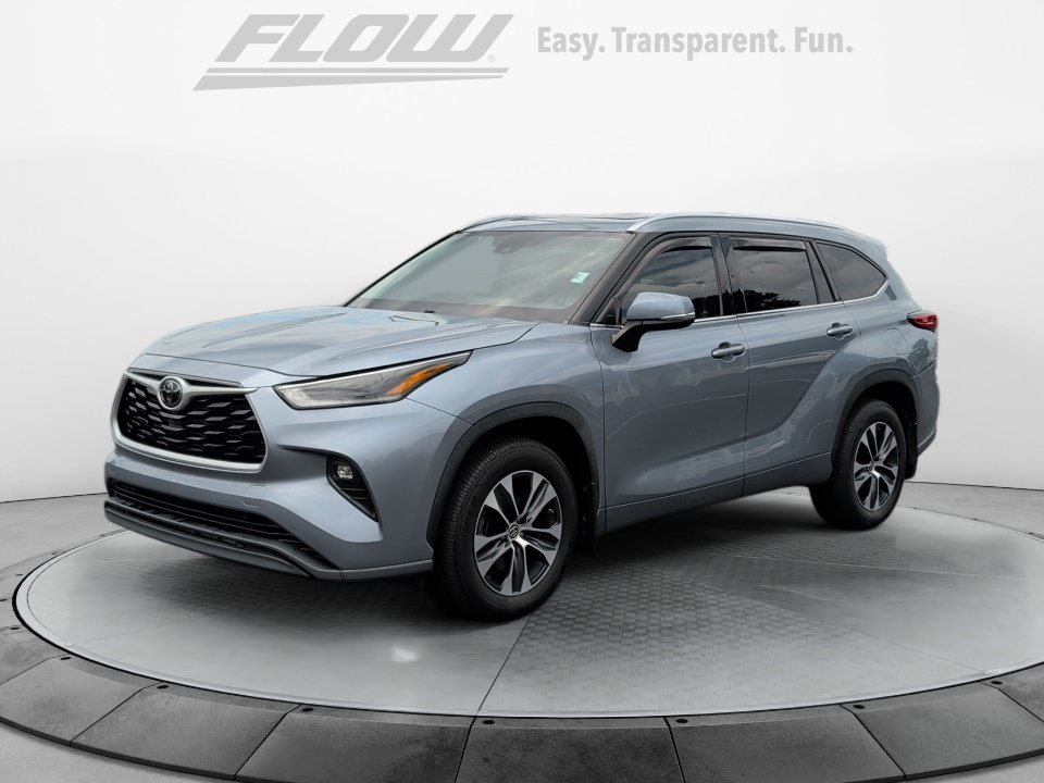 Used 2021 Toyota Highlander XLE AWD/4WD image 4