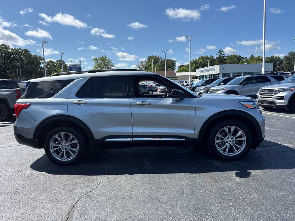 Used 2024 Ford Explorer XLT w/ Equipment Group 202A AWD/4WD image 7