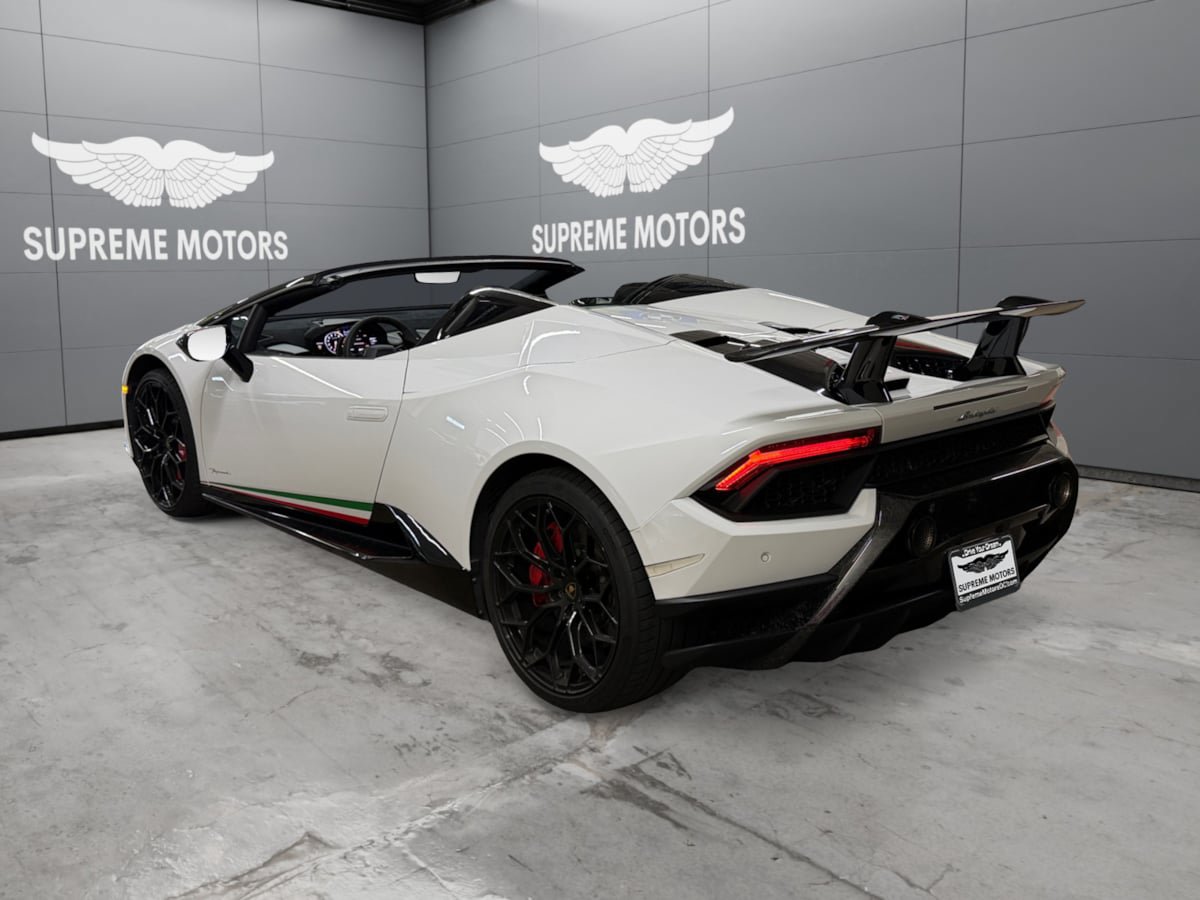 Used 2019 Lamborghini Huracan Performante AWD/4WD image 3
