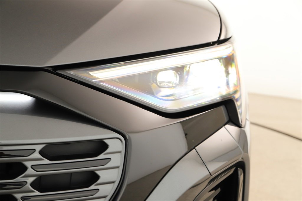 Certified 2024 Audi Q8 e-tron Prestige image 32