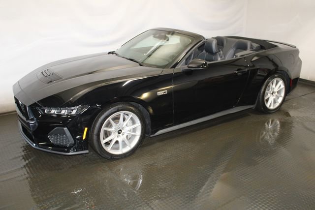 Used 2025 Ford Mustang GT Premium image 2