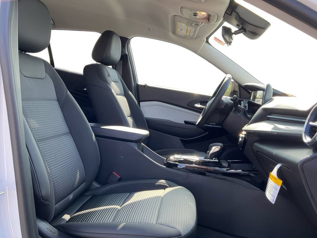 New 2026 Chevrolet Trax LT w/ Driver Confidence Package FWD image 24