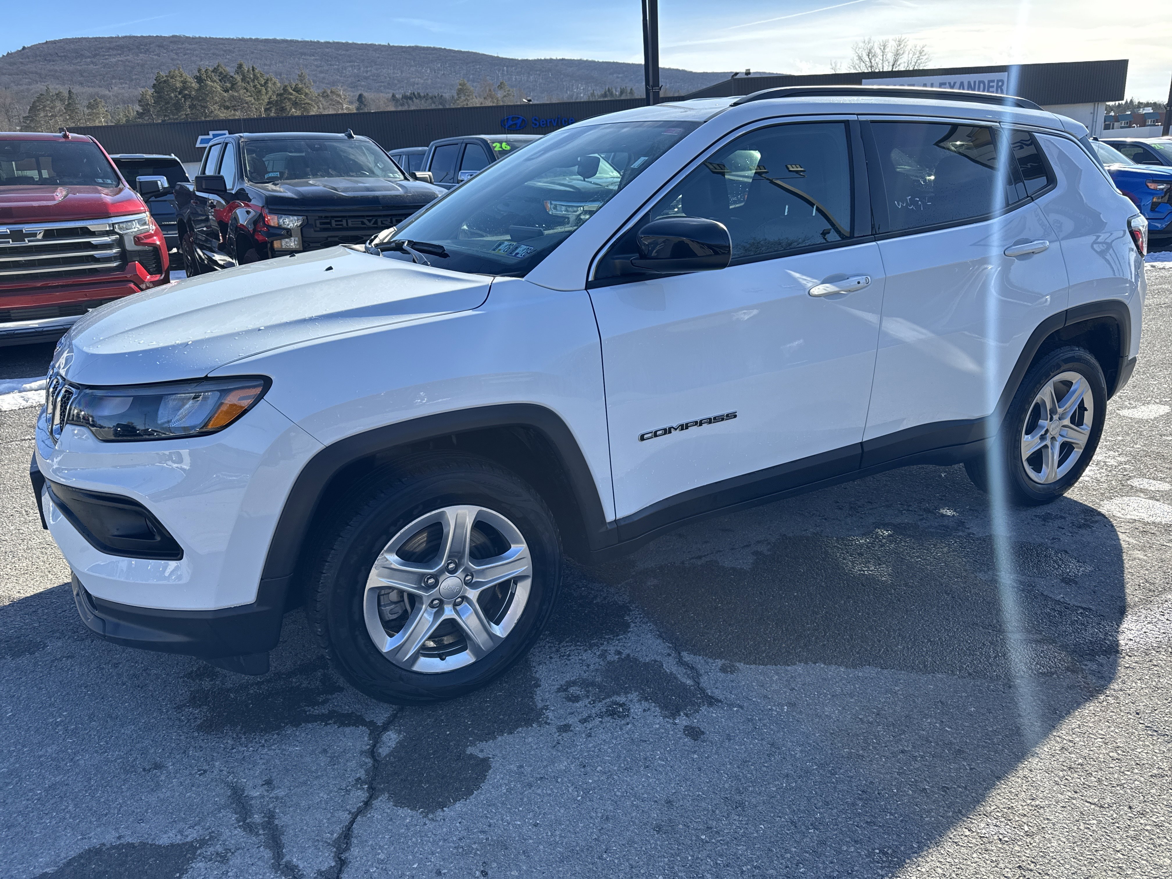 Used 2024 Jeep Compass Latitude image 8