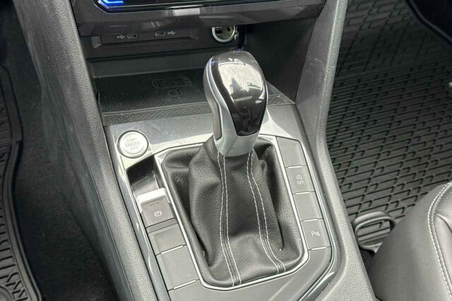 Used 2024 Volkswagen Tiguan SE R-Line FWD image 22