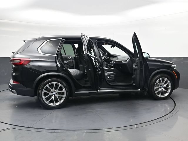 Used 2022 BMW X5 xDrive40i w/ Premium Package AWD/4WD image 36