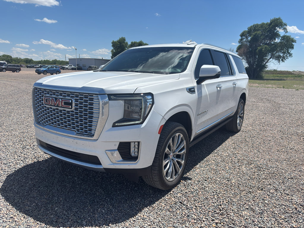 Used 2021 GMC Yukon XL Denali w/ Denali Ultimate Package AWD/4WD image 8