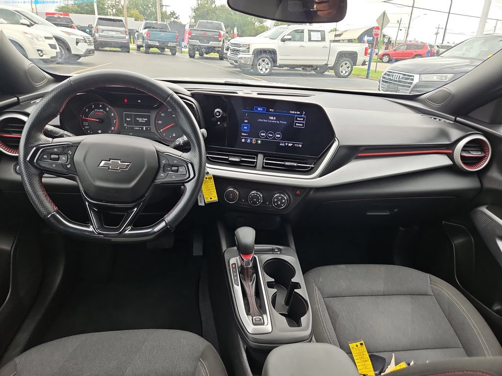 Used 2024 Chevrolet Trax RS FWD image 12