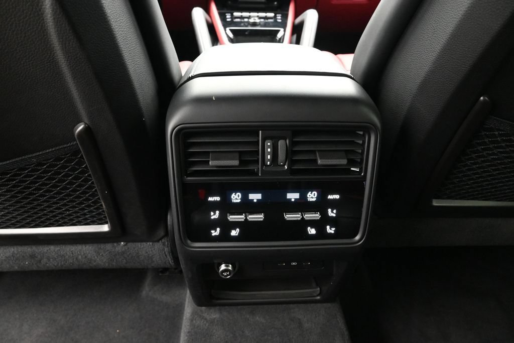 Certified 2025 Porsche Cayenne GTS AWD/4WD image 18