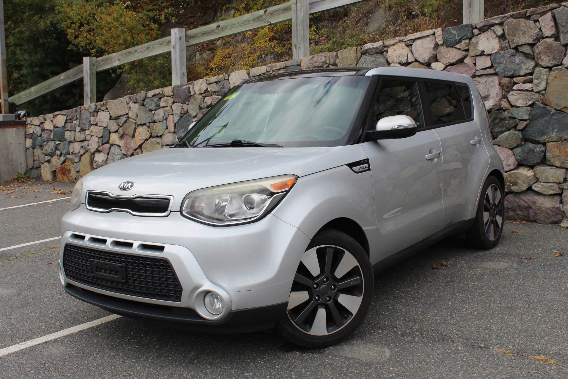 Used 2015 Kia Soul ! w/ Sun & Sound Package image 2