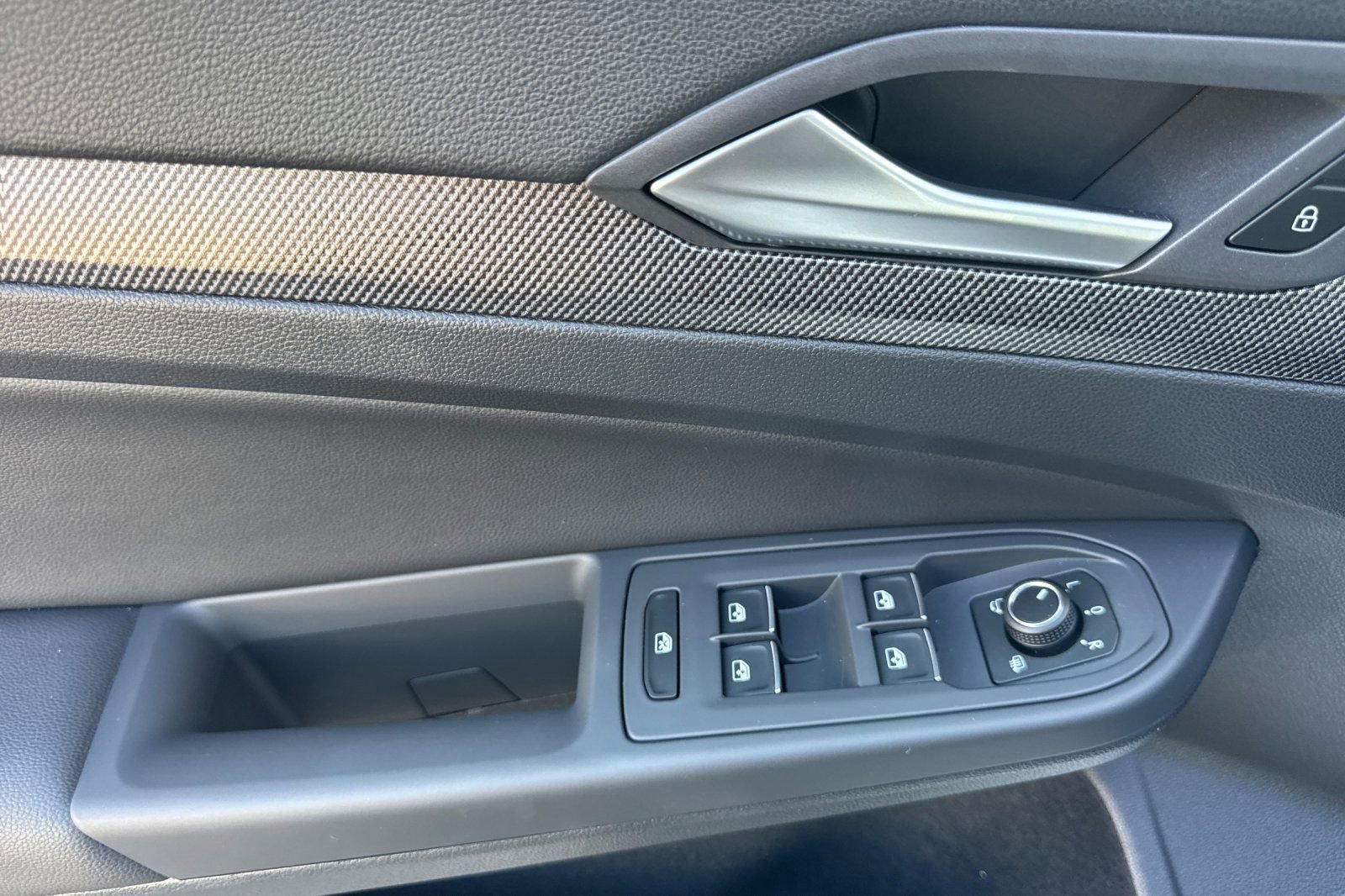 New 2025 Volkswagen GTI SE image 9