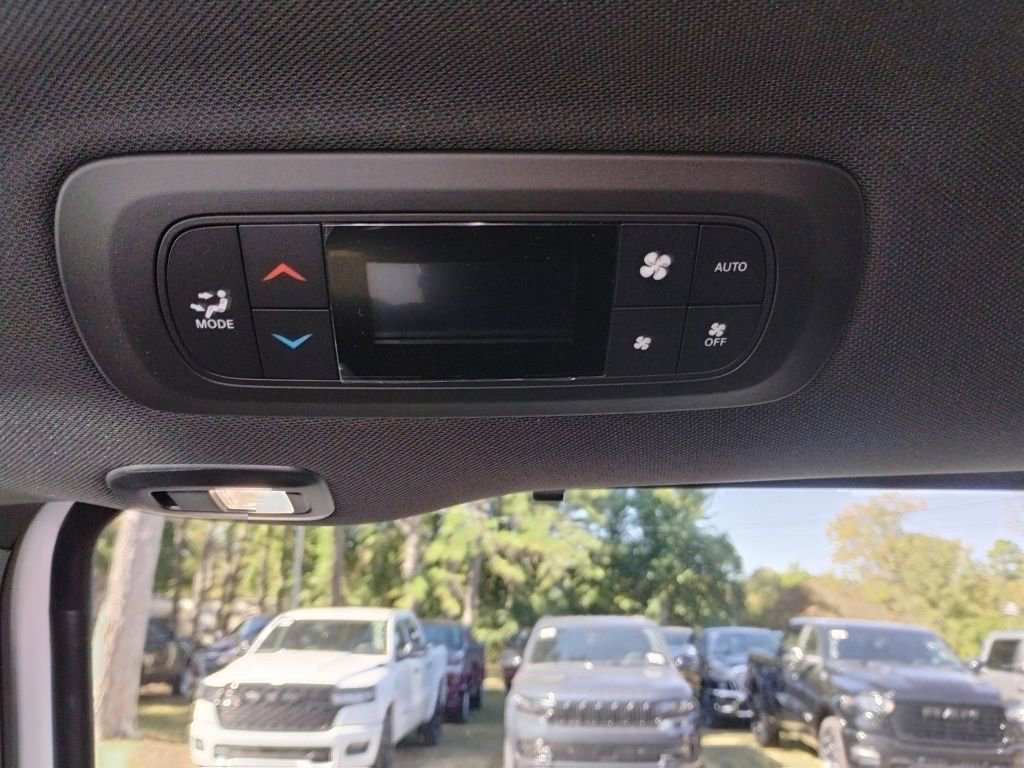 New 2026 Chrysler Pacifica Select image 17