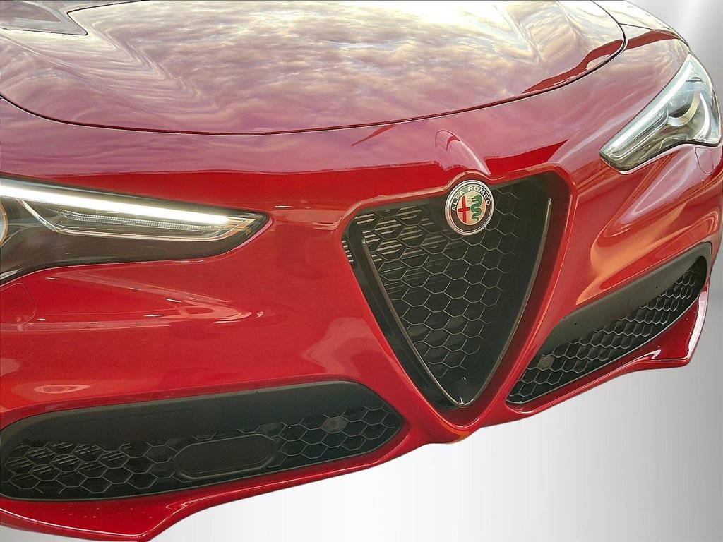 Used 2023 Alfa Romeo Stelvio Veloce AWD/4WD image 32