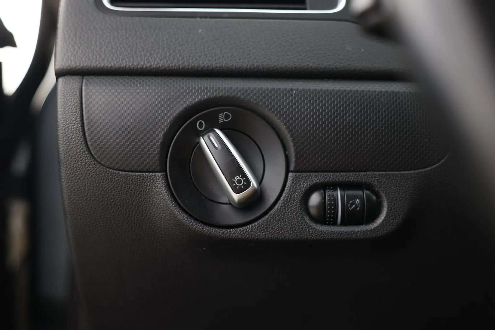 Used 2012 Volkswagen Jetta SE FWD image 39
