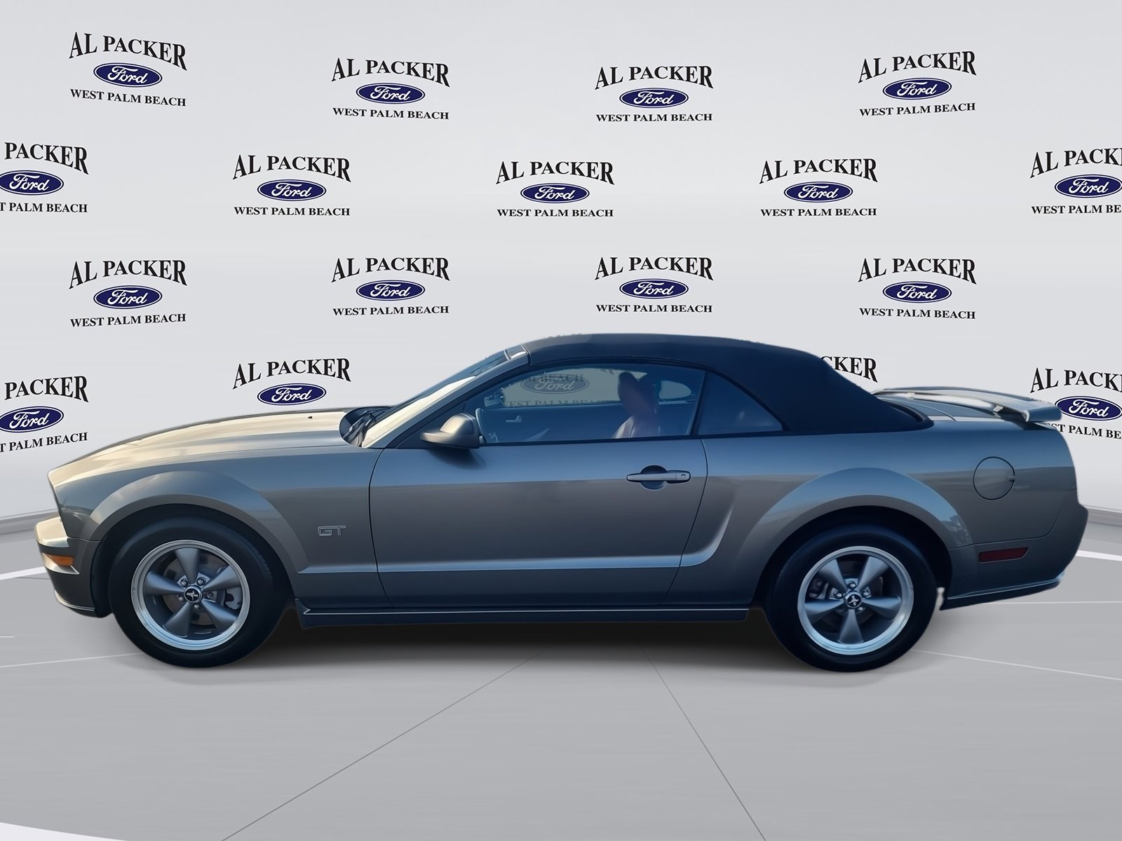 Used 2005 Ford Mustang GT image 2