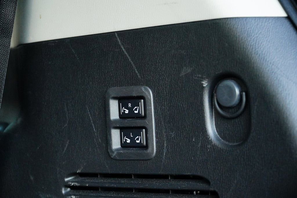 Used 2022 Nissan Armada Platinum w/ Captain's Chairs Package image 37