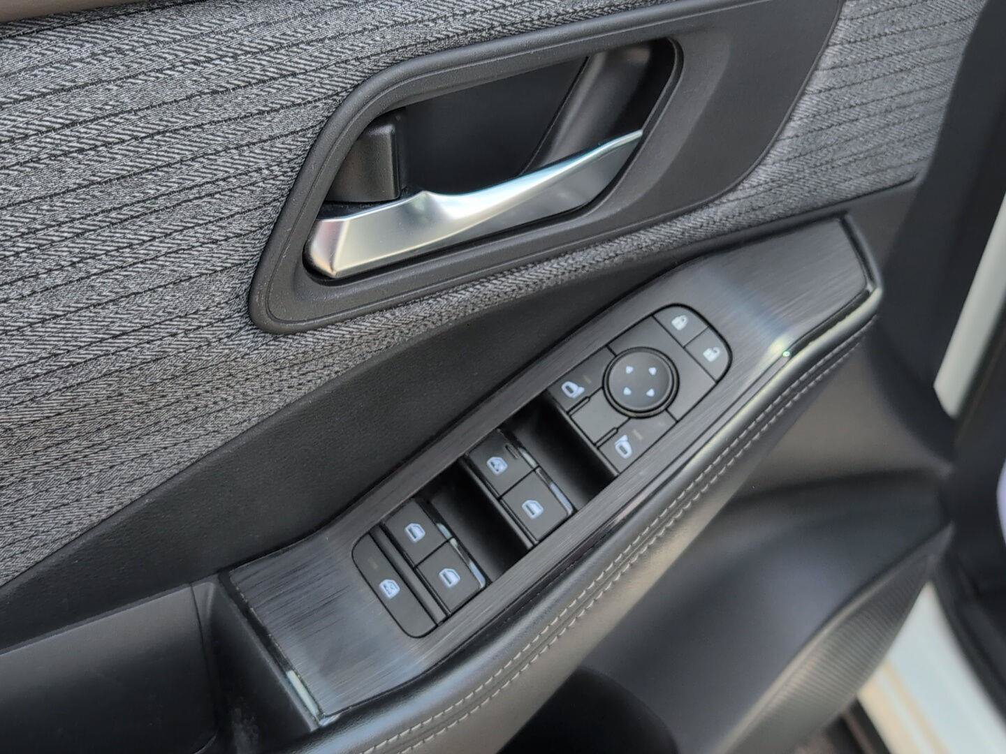 Used 2023 Nissan Rogue SV AWD/4WD image 16