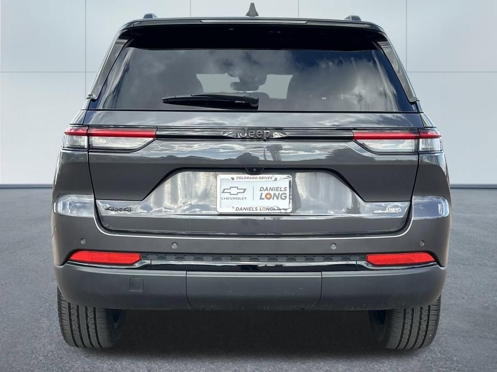 Used 2023 Jeep Grand Cherokee Altitude image 4