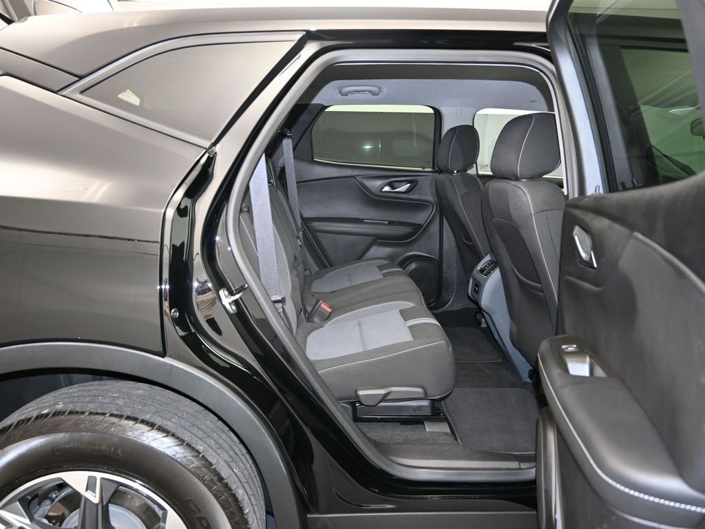 Used 2025 Chevrolet Blazer LT image 25