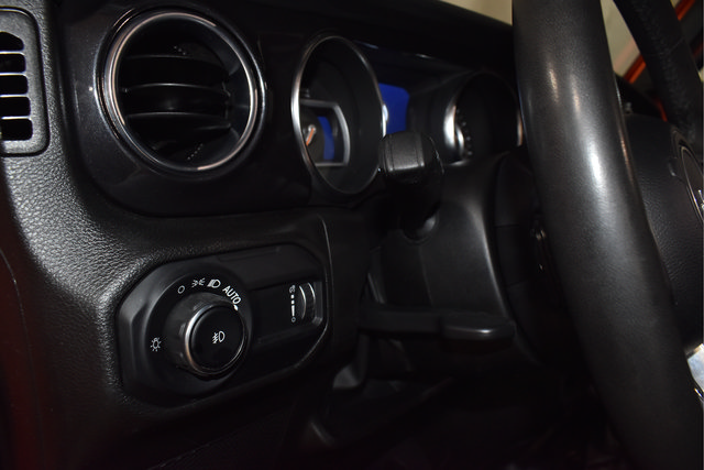 Used 2023 Jeep Wrangler Unlimited Sahara AWD/4WD image 14