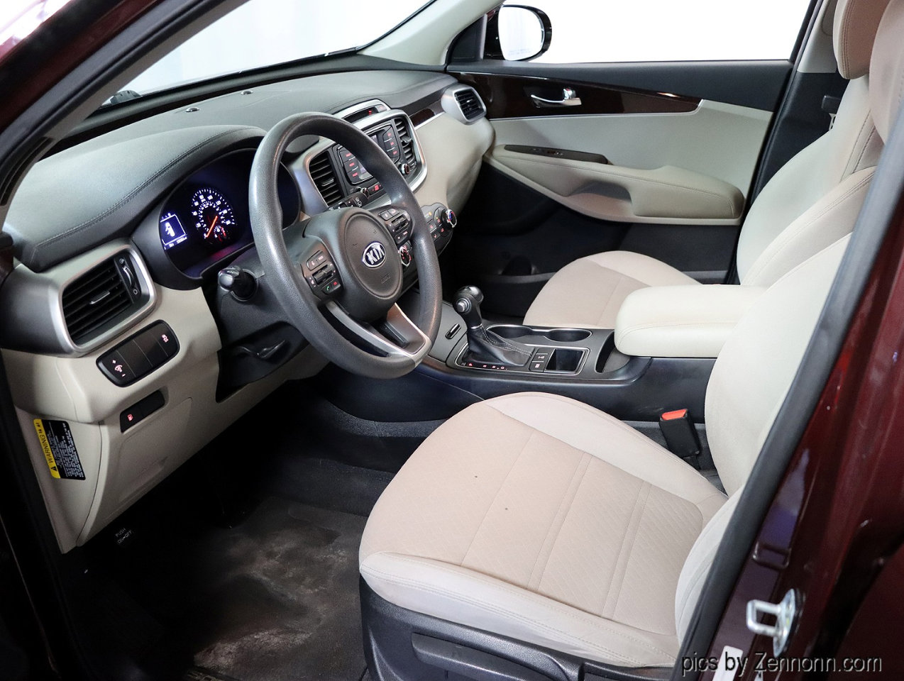 Used 2017 Kia Sorento AWD image 12