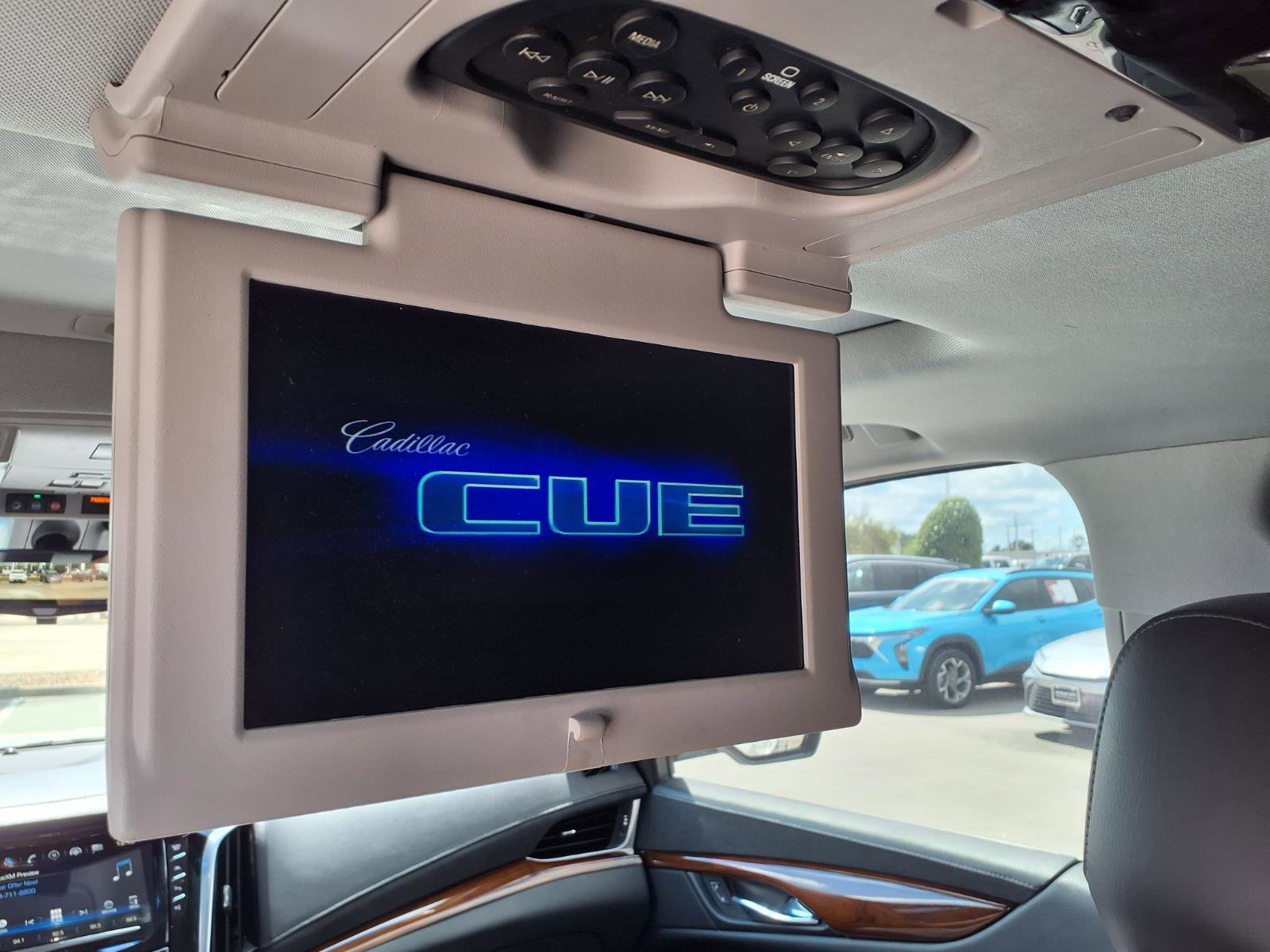 Used 2018 Cadillac Escalade Premium Luxury image 11