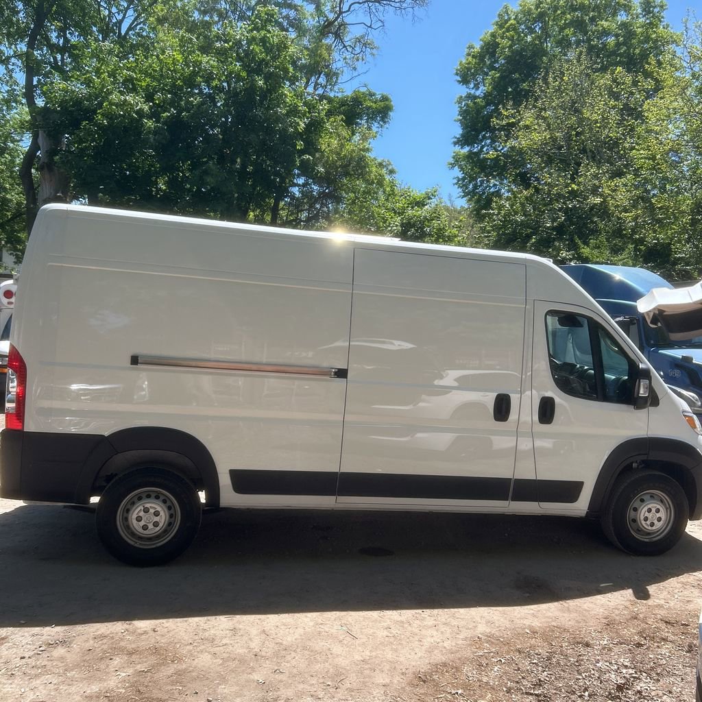 Used 2024 RAM ProMaster 2500 w/ Convenience Group FWD image 3