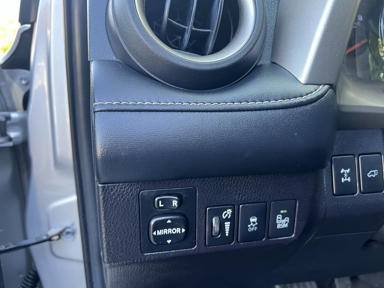 Used 2015 Toyota RAV4 Limited w/ Technology Package image 13