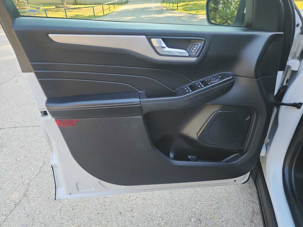 Used 2021 Ford Escape SE image 14