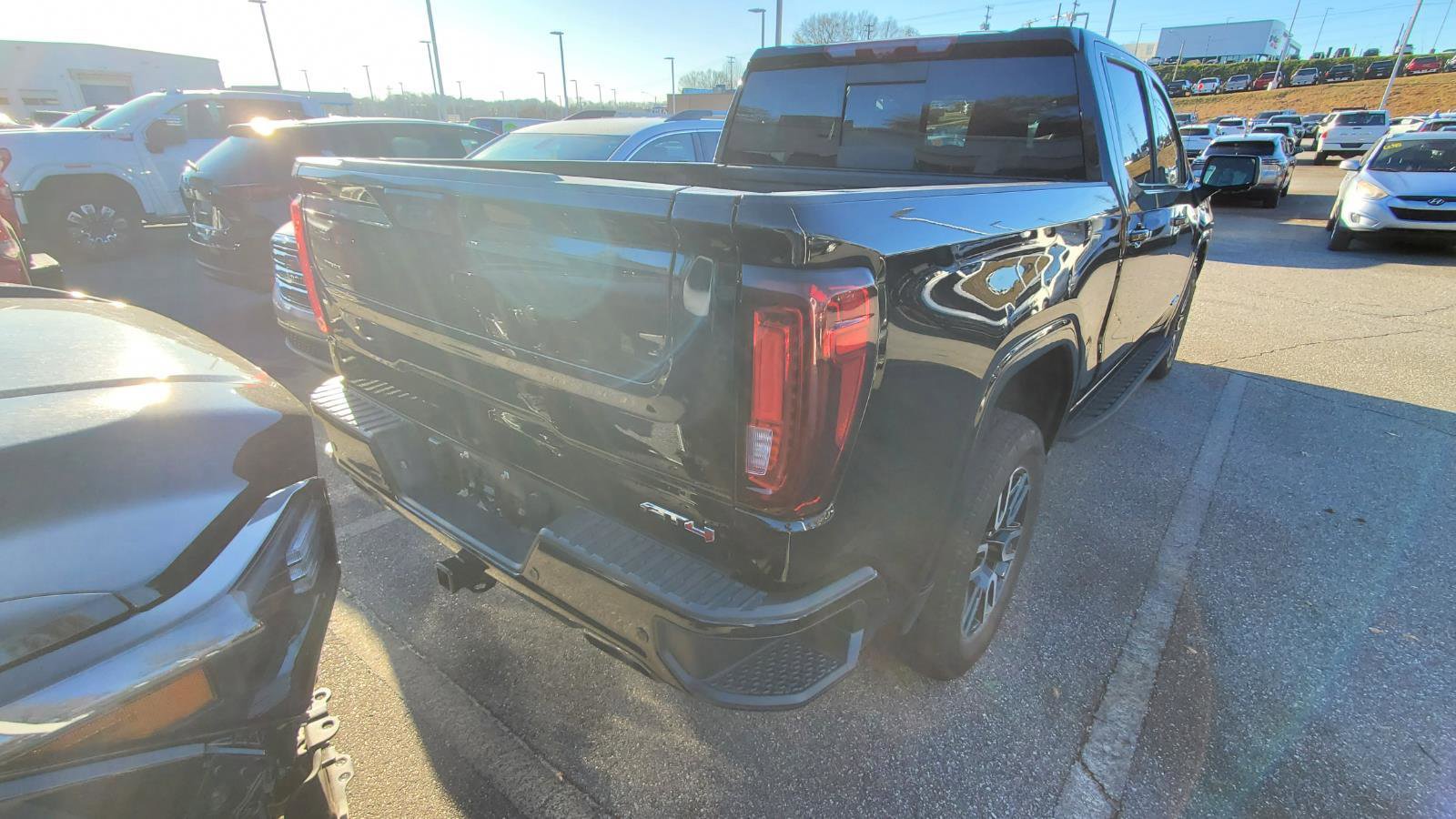 Used 2024 GMC Sierra 1500 AT4 w/ Technology Package image 9