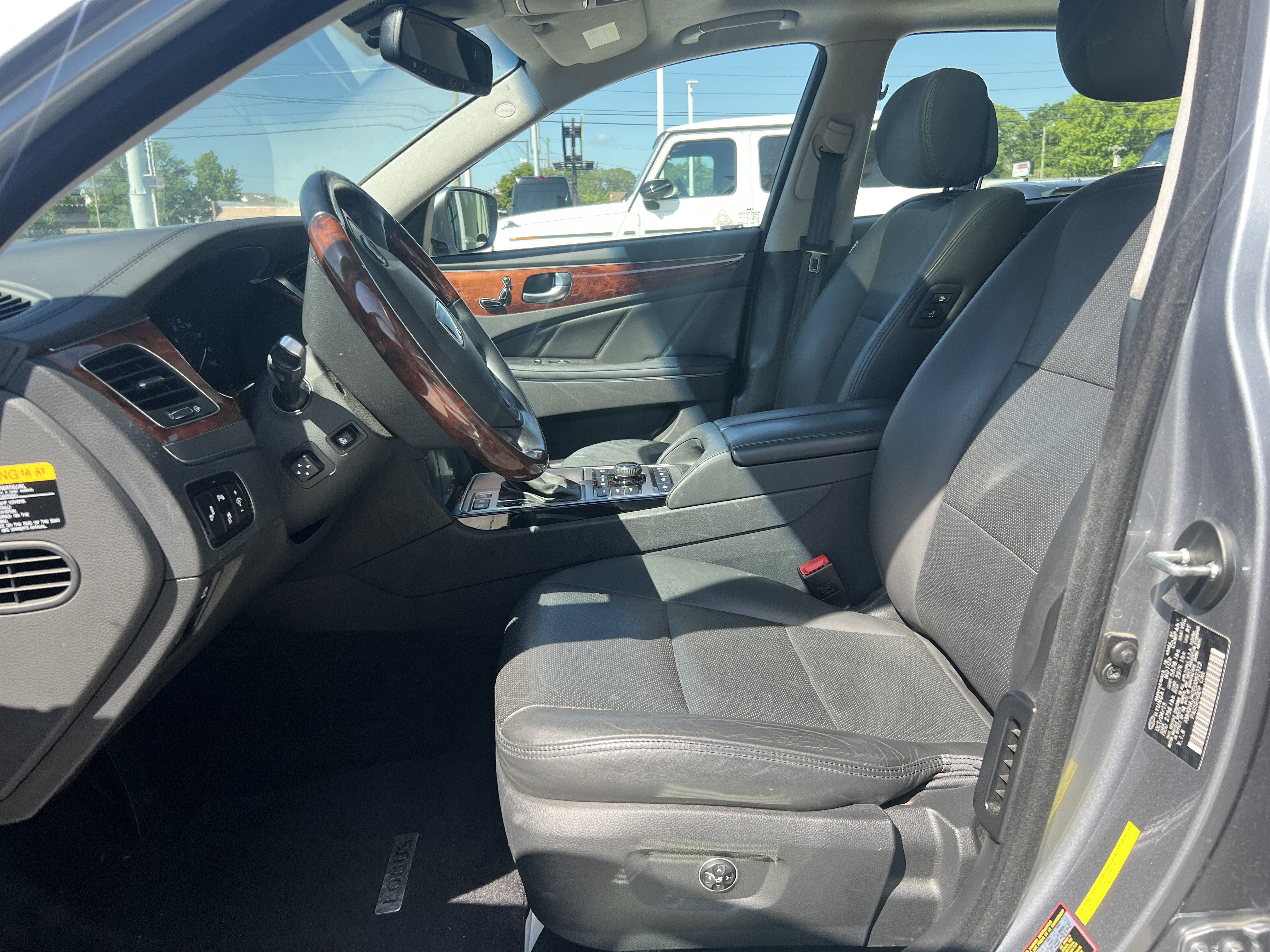 Used 2014 Hyundai Equus Signature RWD image 16