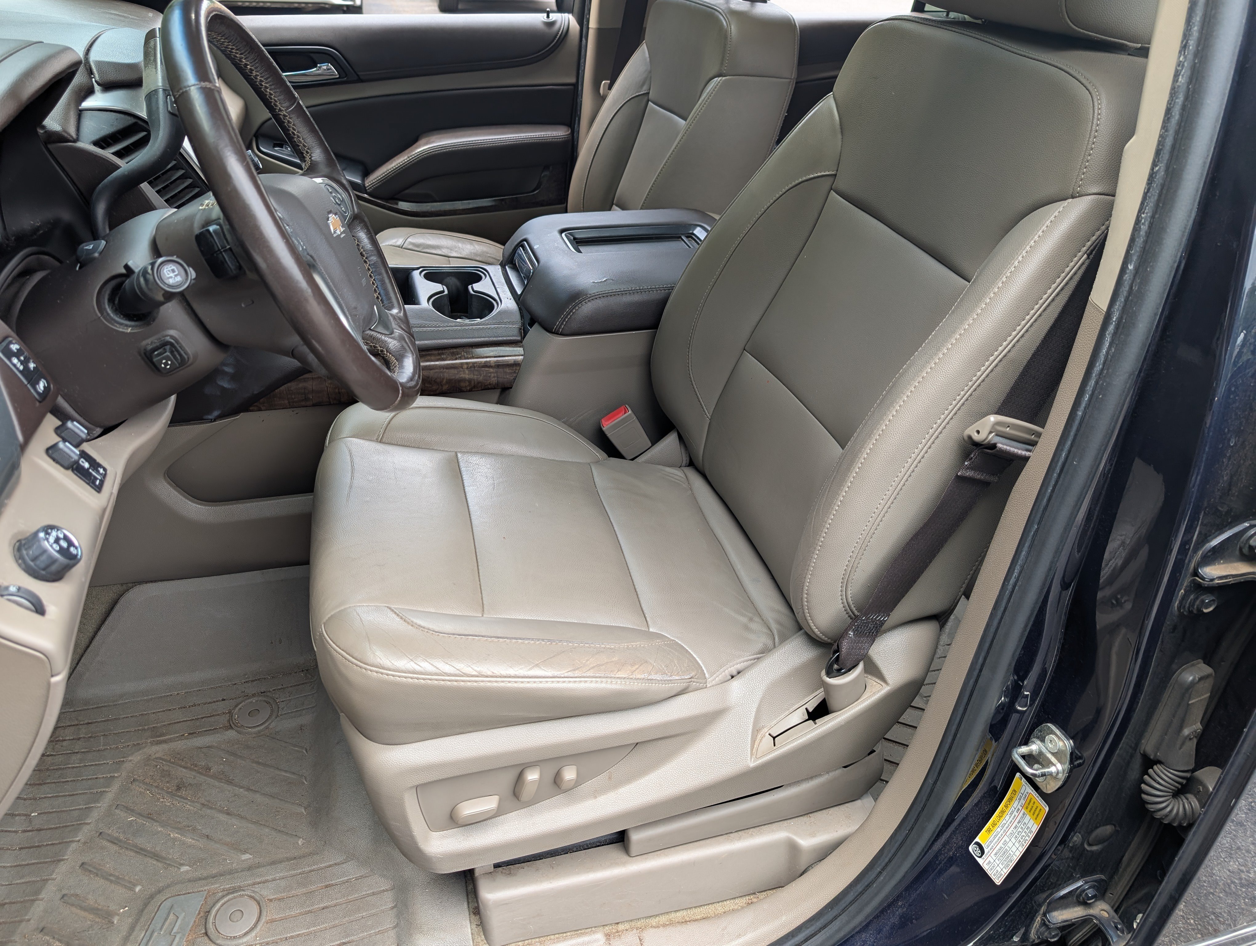 Used 2018 Chevrolet Suburban LT w/ LT Signature Package RWD image 17