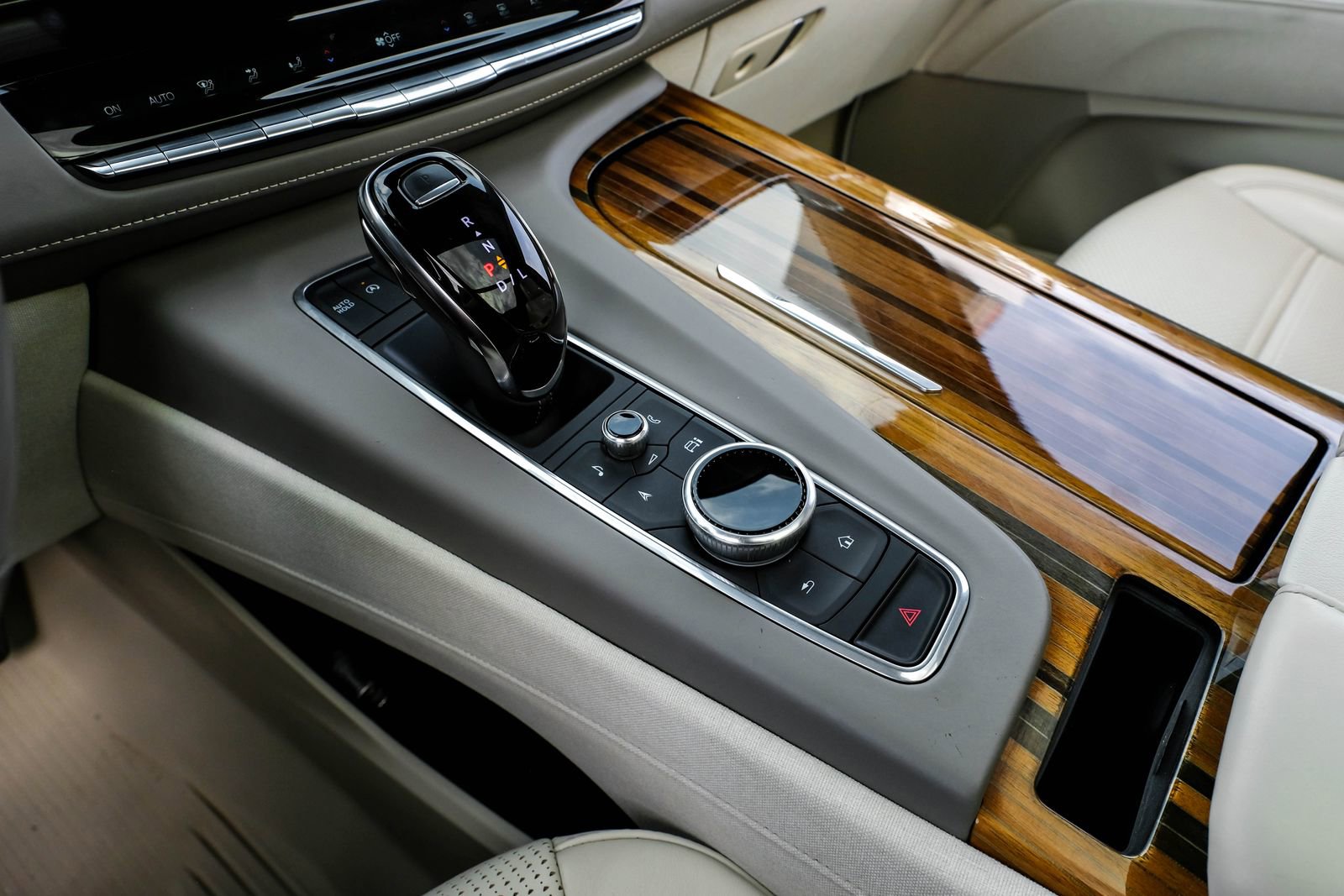 Used 2021 Cadillac Escalade Sport Platinum AWD/4WD image 26