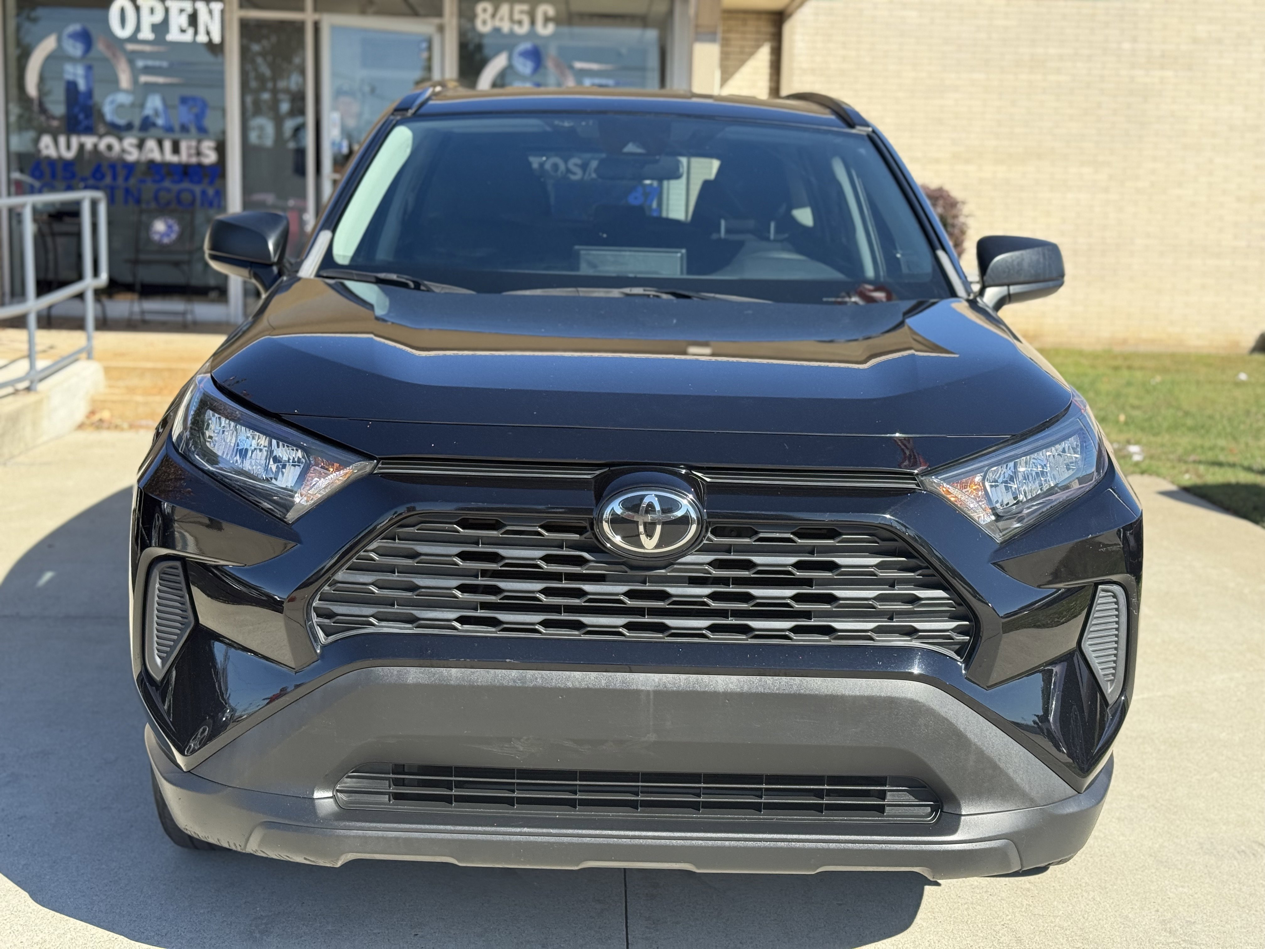 Used 2021 Toyota RAV4 LE image 2