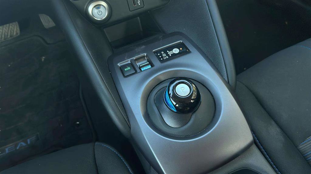 Used 2024 Nissan Leaf S image 16