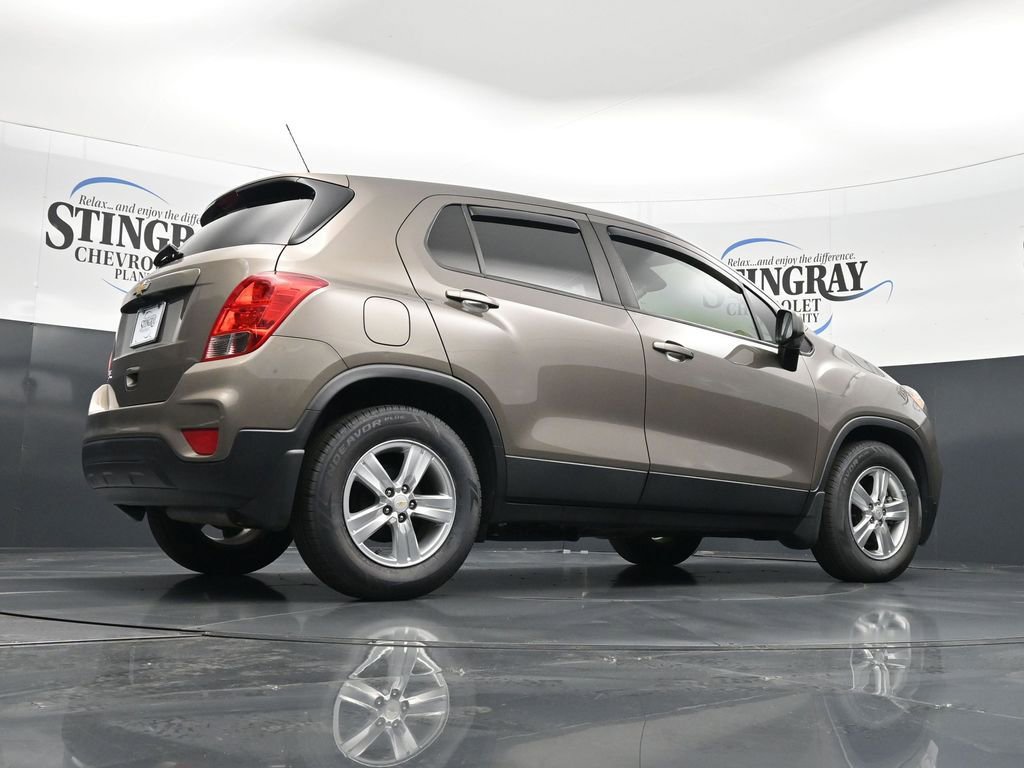 Used 2021 Chevrolet Trax LS w/ Tint and Cruise Package image 23