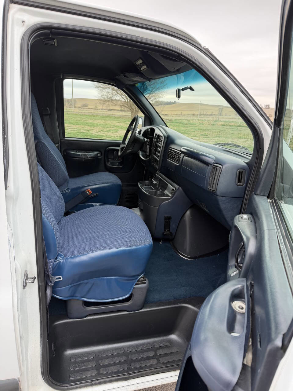 Used 2000 Chevrolet Express 3500 Extended Passenger w/ Preferred Equipment Group RWD image 12