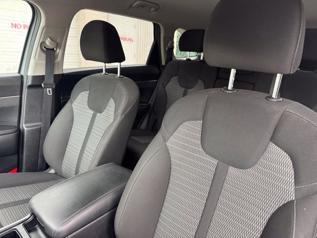 Used 2023 Kia Sorento LX FWD image 11