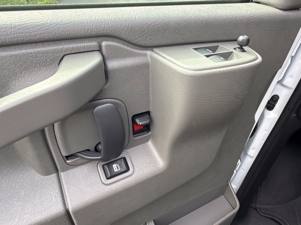 Used 2025 Chevrolet Express 3500 LT w/ LT Preferred Equipment Group RWD image 18