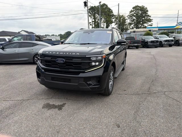 Used 2025 Ford Expedition Active AWD/4WD image 9