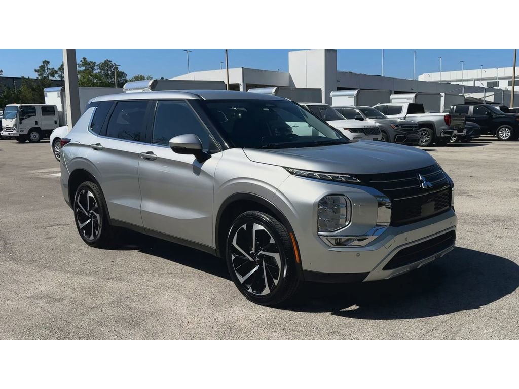 Used 2024 Mitsubishi Outlander SE Black Edition AWD/4WD image 2