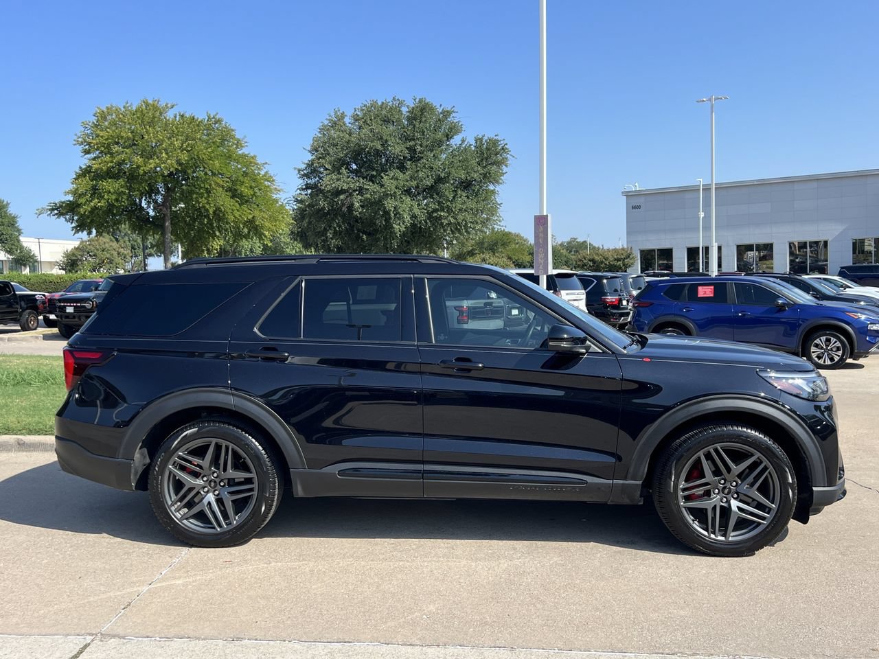 Used 2025 Ford Explorer ST w/ Sun And Sound Package RWD image 3