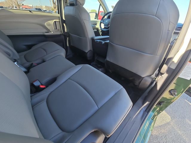 Used 2021 Toyota Sienna XLE image 11
