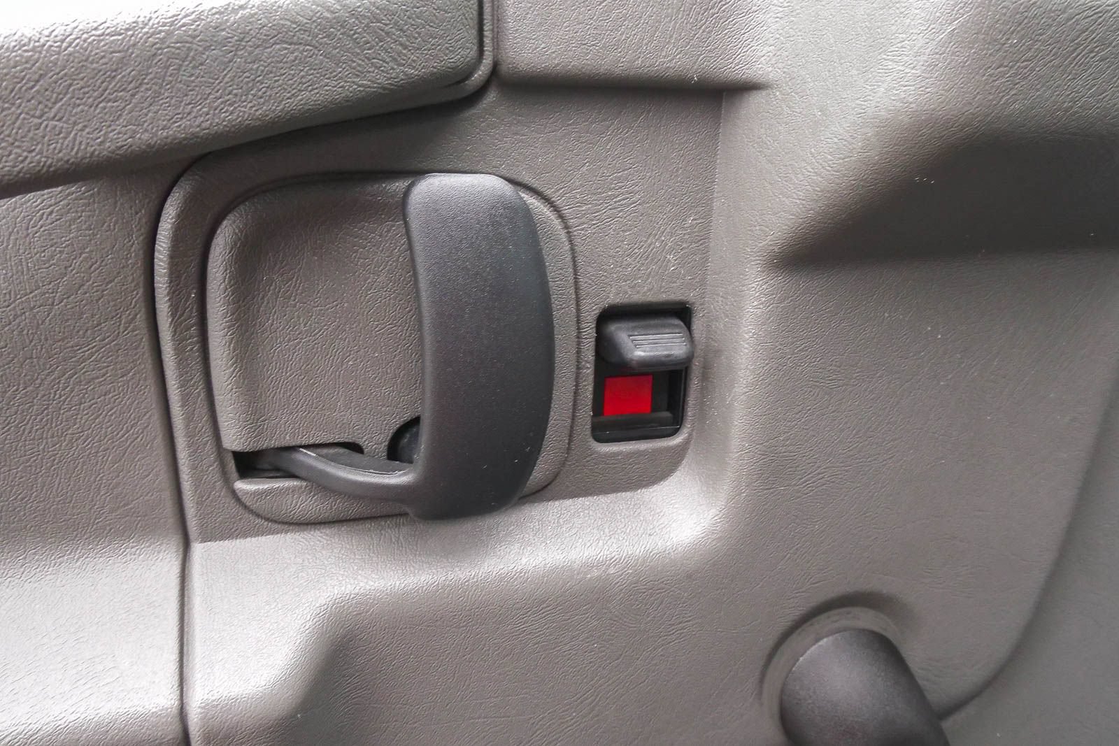 Used 2008 Chevrolet Express 2500 RWD image 16