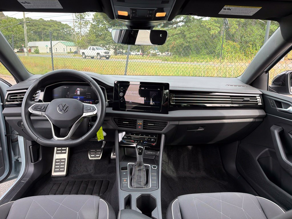 Used 2025 Volkswagen Jetta Sport FWD image 8